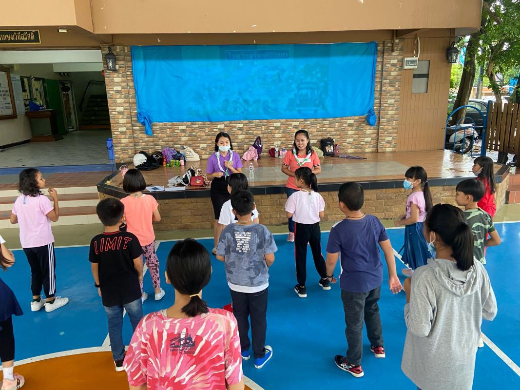 สอนนักเรียนเต้นเพลง Messengers of Peace Dance