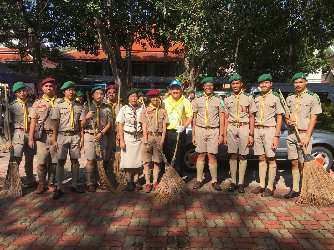 กิจกรรมรับบาตรพระและจิตอาสา