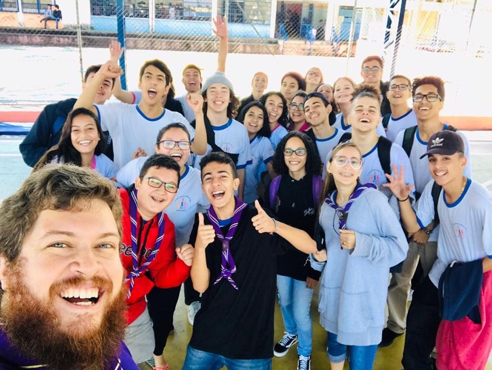Suporte de ferramentas de Educação Não-formal para as atividades extra-curriculares da Escola Estadual Francisco Pereira da Silva, em S. J. dos Campos