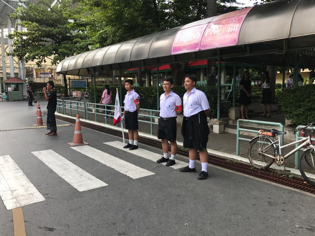 นักเรียนอาสาช่วยงานจราจร
