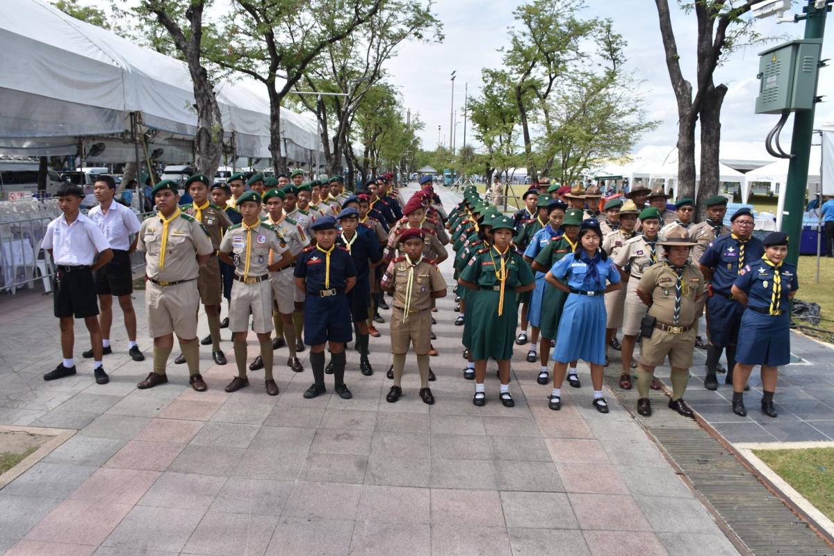 บริการประชาชนในพิธีจุดเทียนถวายพระพรชัยมงคล สมเด็จพระนางเจ้าสิริกิติ์ พระบรมราชินีนาถ พระบรมราชชนนีพันปีหลวง 