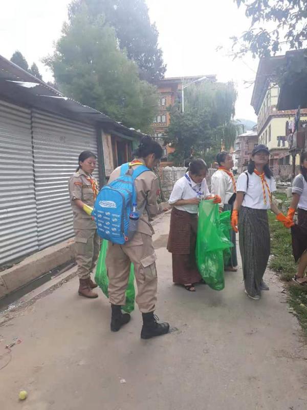 Advocating and sensitizing the communities/local shoppers/passerby on the impacts on the use of plastics/plastic-products; reducing the use of plastic.   