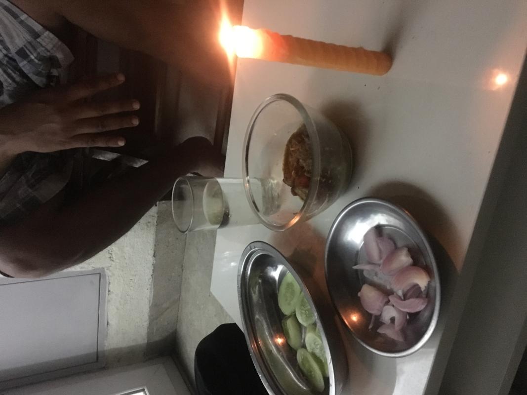 (C)challenge 4 dinner in the dark 