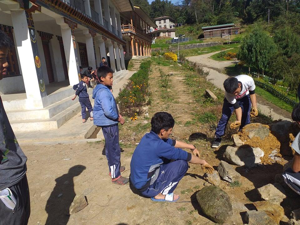 Making incense burner by clay 