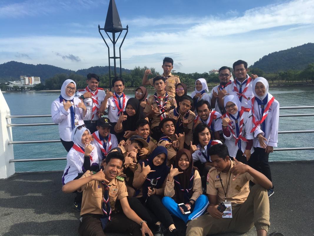 Jalan jalan sambil eratkan hubungan
