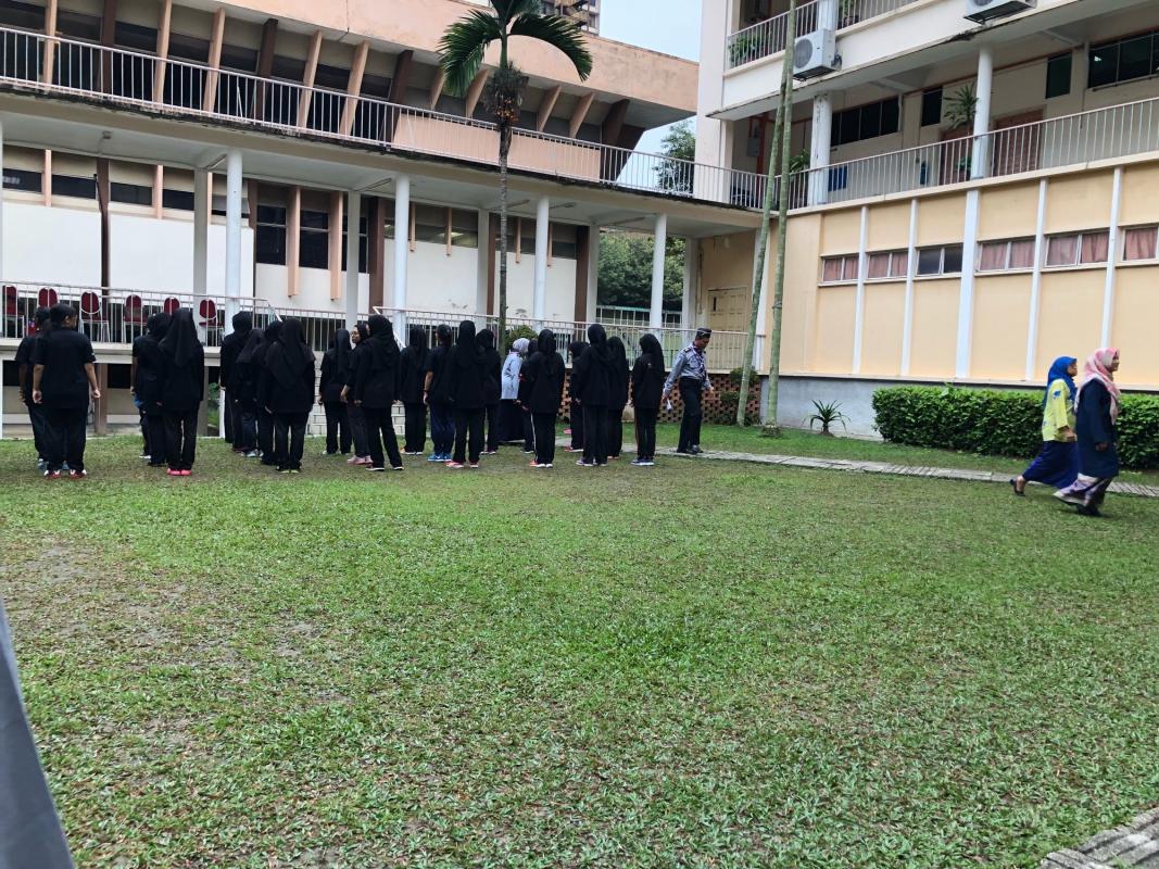Perhimpunan mingguan unit beruniform