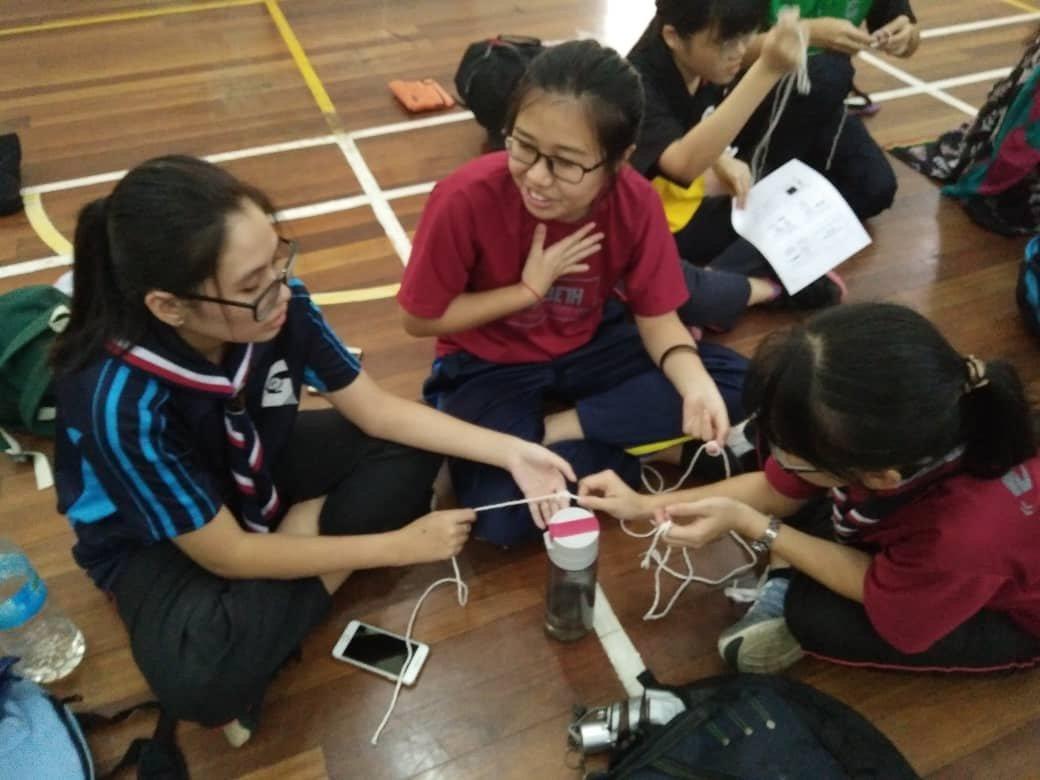 Mempelajari ikatan dan simpulan 