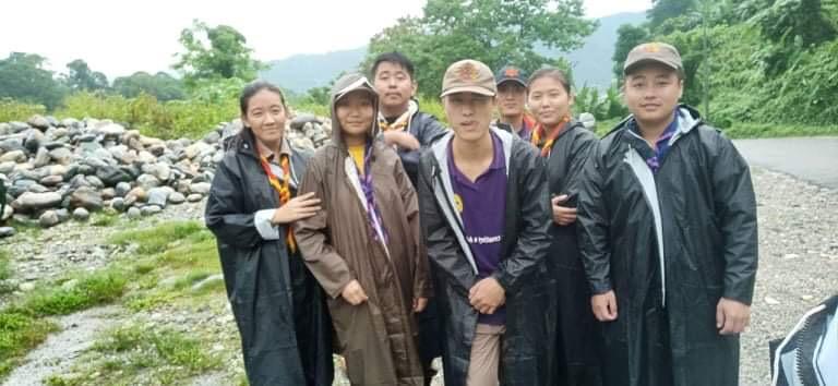 leadership scouts helping to build temporary embankment along Om chi river.