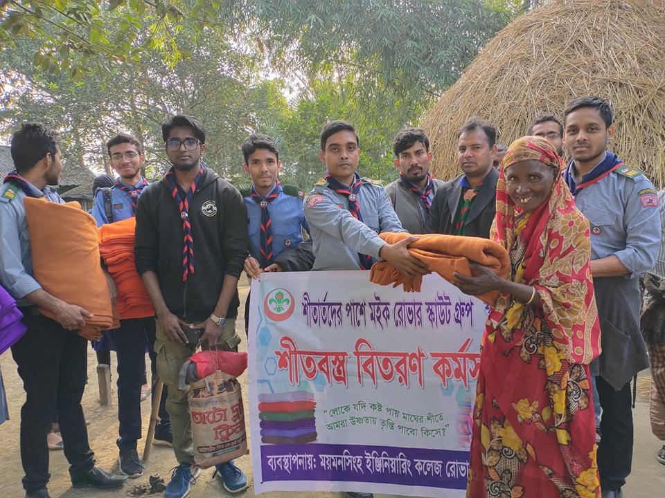 Rover scouts are beside poor peoples on this winter to minimize the sufferings of river side people.
