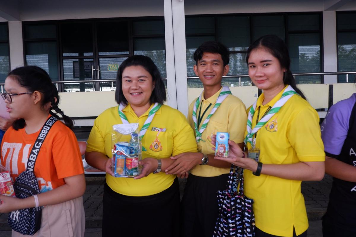 กิจกรรมทำบุญตักบาตร