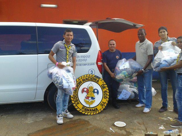 DONACIÓN DE ROPA EN COLON - DIC 2012