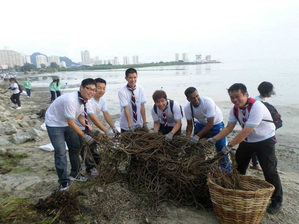 Joint in Penang International Coastal Cleanup 2013