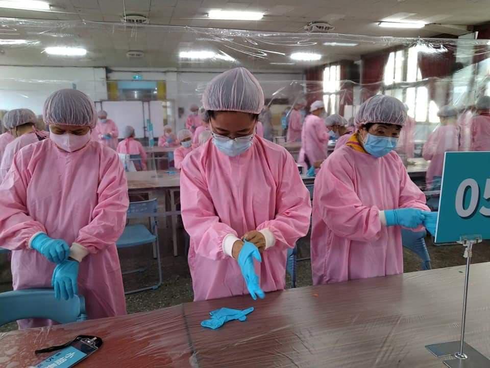 [ Taiwan & Scouts spare no effort in fighting against Covid-19 : Mask packaging in Hsinchu City ]