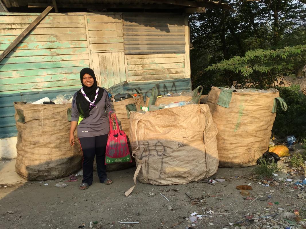 “WalkSide by Rovs Project “- Collect bottles caps from Bukit Kerayong Recycling Centre.