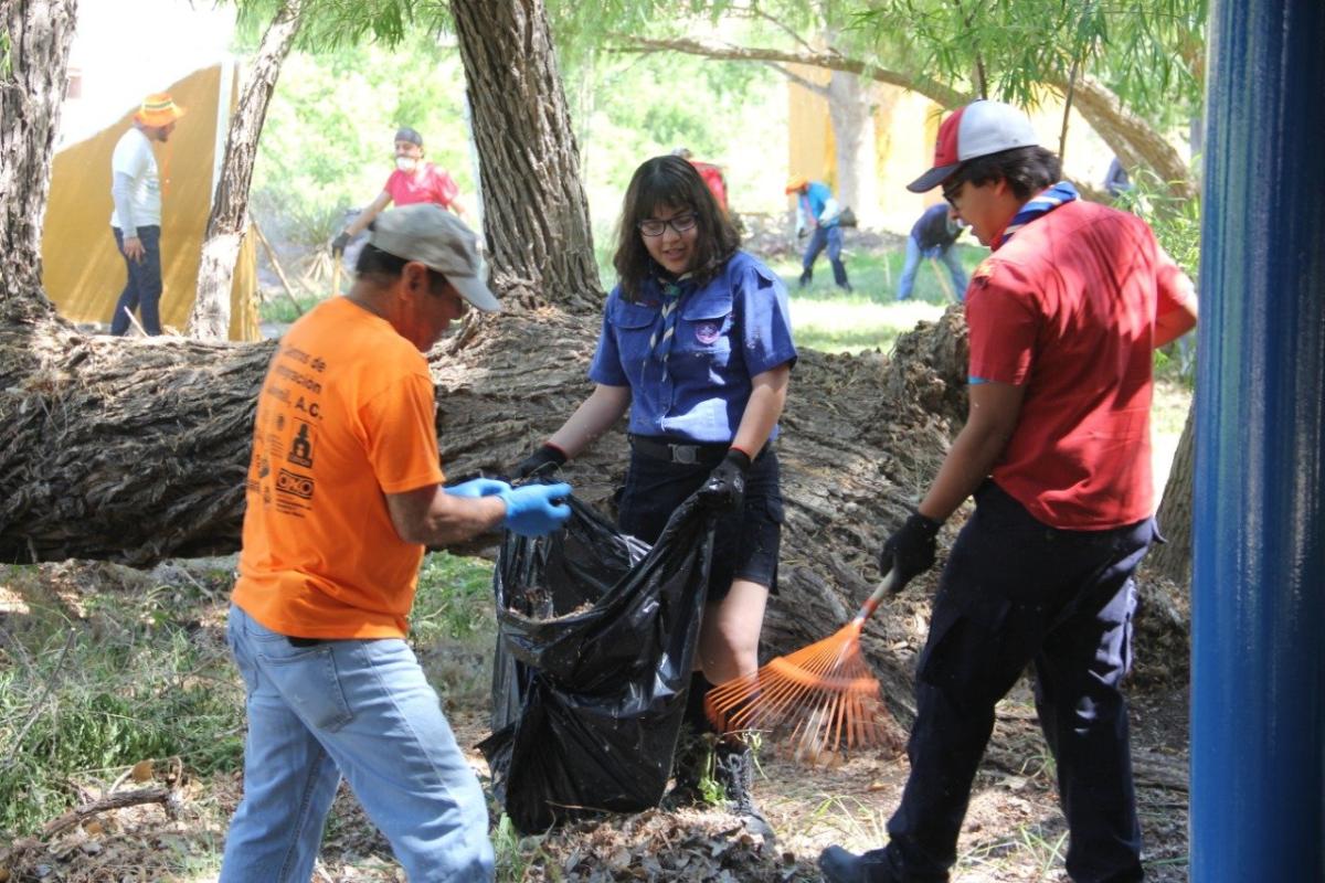 Limpieza y reforestacion de la cortina de la presa chuviscar