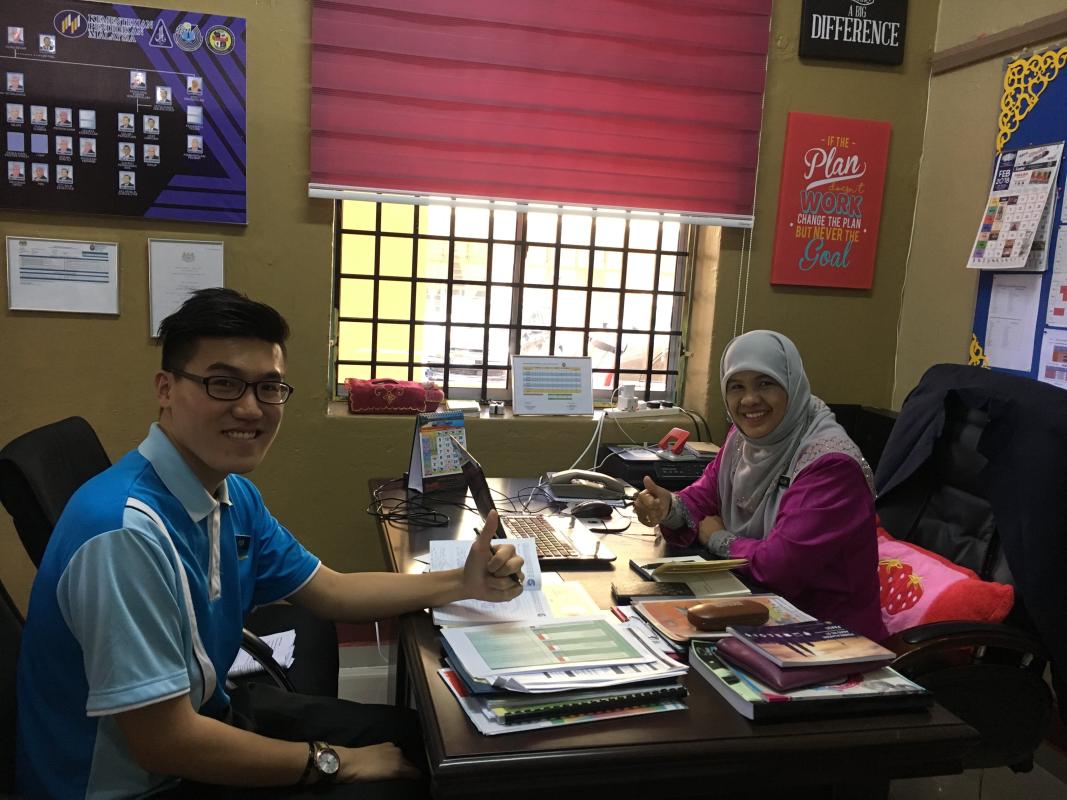 Pertukaran idea tentang Program KPM dan profesionalisme perguruan dengan Guru Besar Sk Ayer Molek