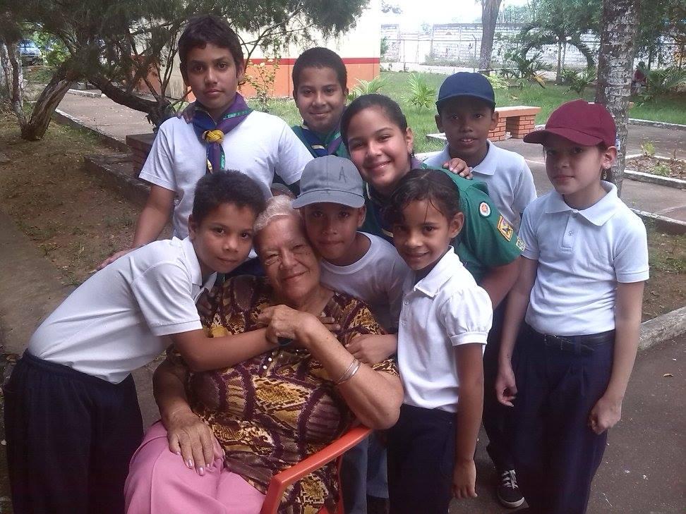 Un Abrazo a los Abuelitos