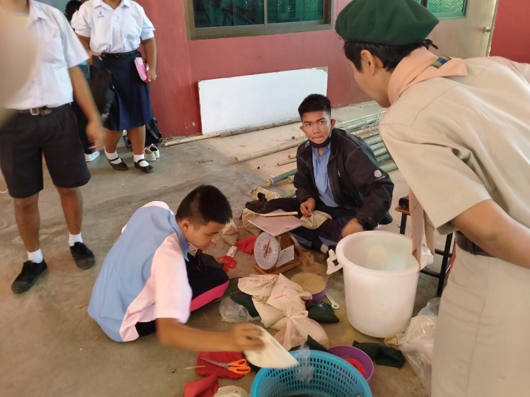 ฝึกซ้อมลูกเสือกองร้อยพิเศษ ประเภทวิสามัญเข้าร่วมเเข่งขันการสร้างอุปกรณ์เพื่อให้บริการ