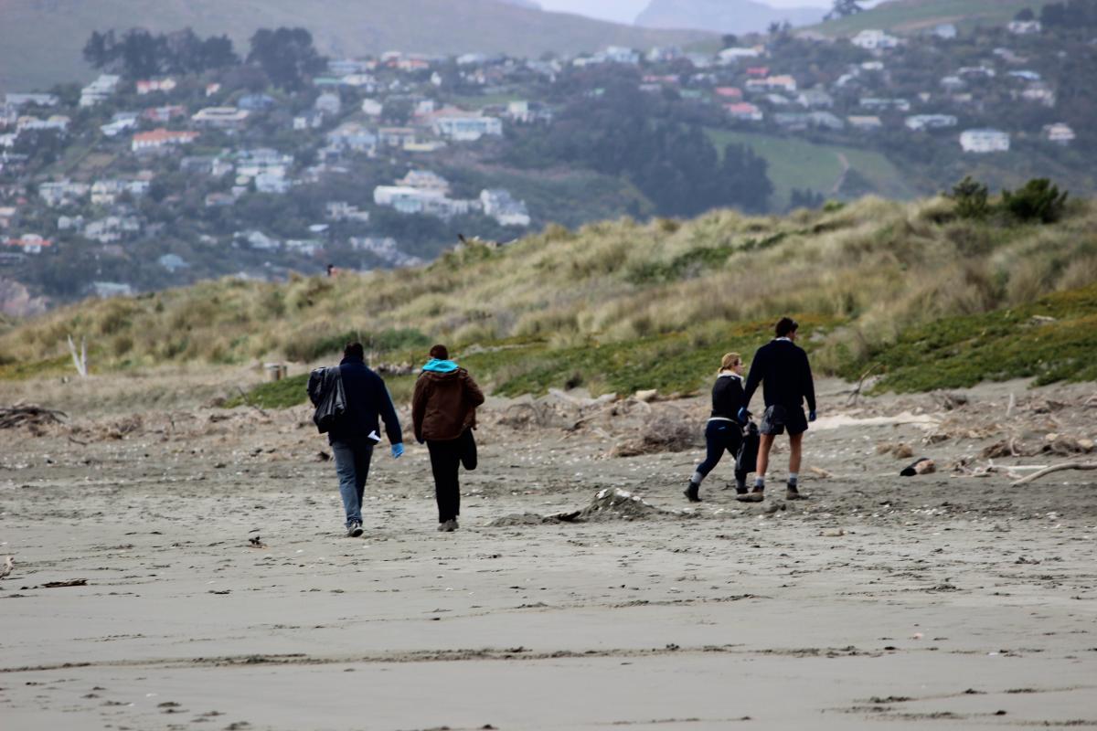 New Zealand Scouts Clean Up Beach