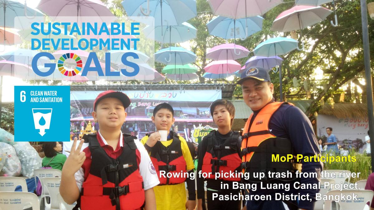 Community Service : Rowing for picking up trash from the river. (Thailand)