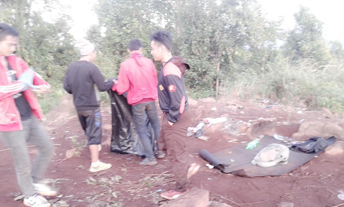 “Pemberantasan sampah di puncak pegunungan Tahura Sultan Adam Mandiangin,Kalimantan Selatan”