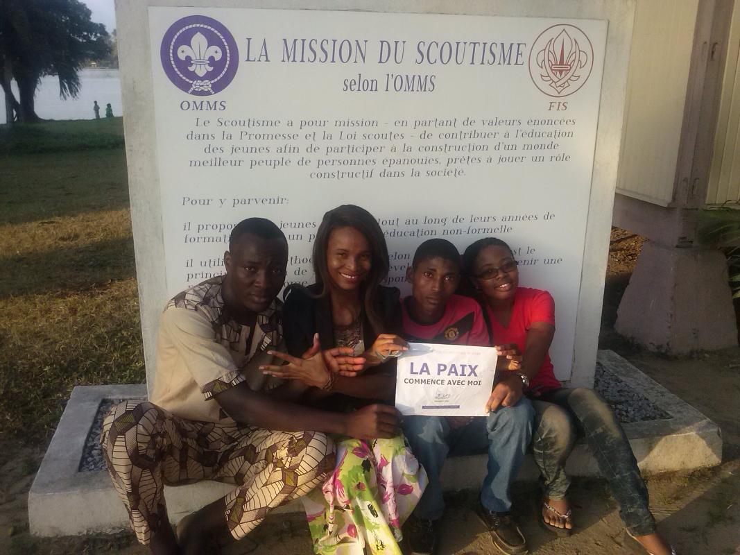 selfy avec le message de paix en côte d'ivoire