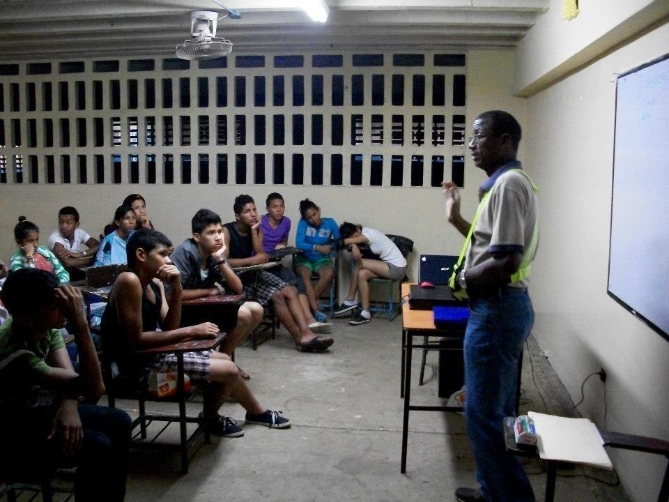 CHARLA SOBRE CIBERBULLYING Y SEGURIDAD EN INTERNET - SEPT 2013