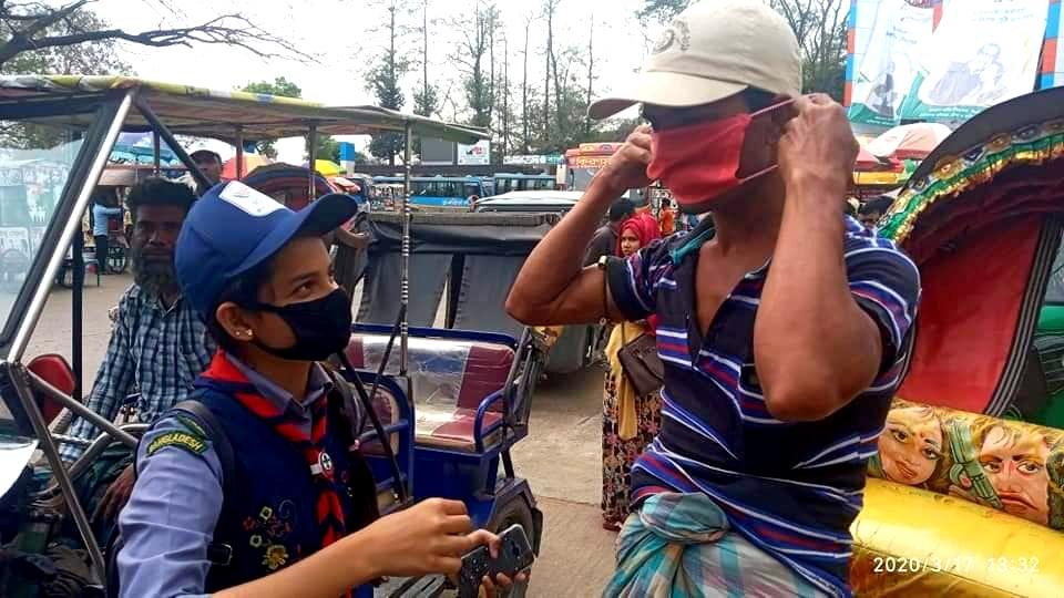 করোনা ভাইরাসের সংক্রমণ নিয়ন্ত্রণের সচতেনতা জন্য কাজ করছে স্কাউটরা..!