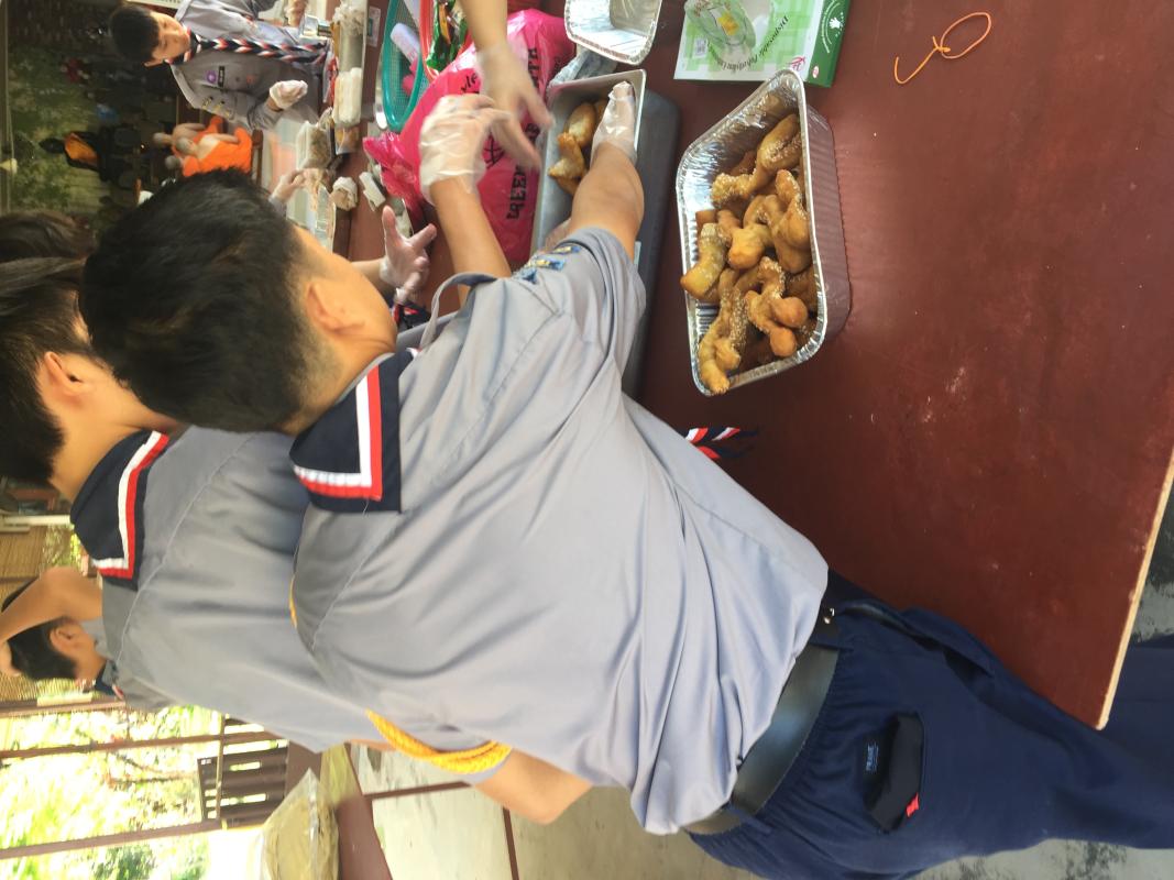 Duty and prepare food in temple 