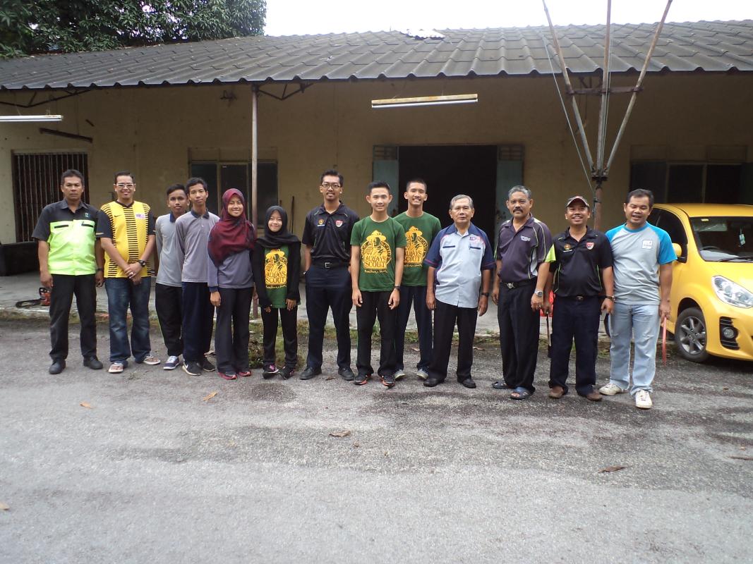 Membersihkan Wisma Pengakap Batu Pahat