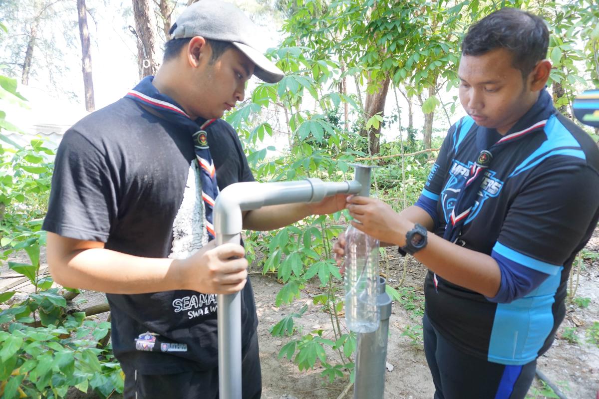 PROJEK LAMPU SOLAR DI BIDONG 