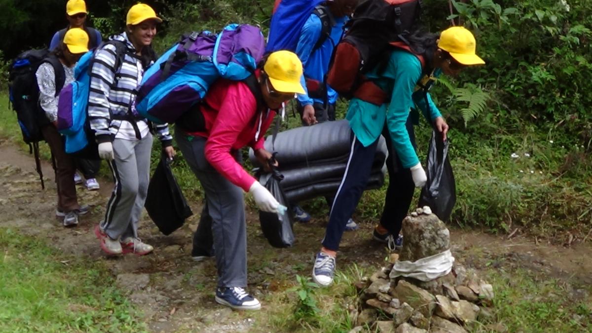 "Clean Himalayas" a route cleaning trek by the students and guides of The BSS School