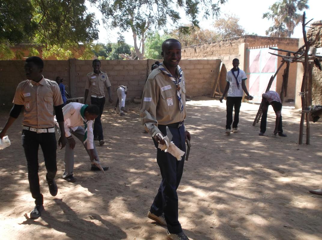 Action de Salubruté et Ramassage des scouts Messagers de la Pix du Niger Dans le cadre du Camps de Fomation.