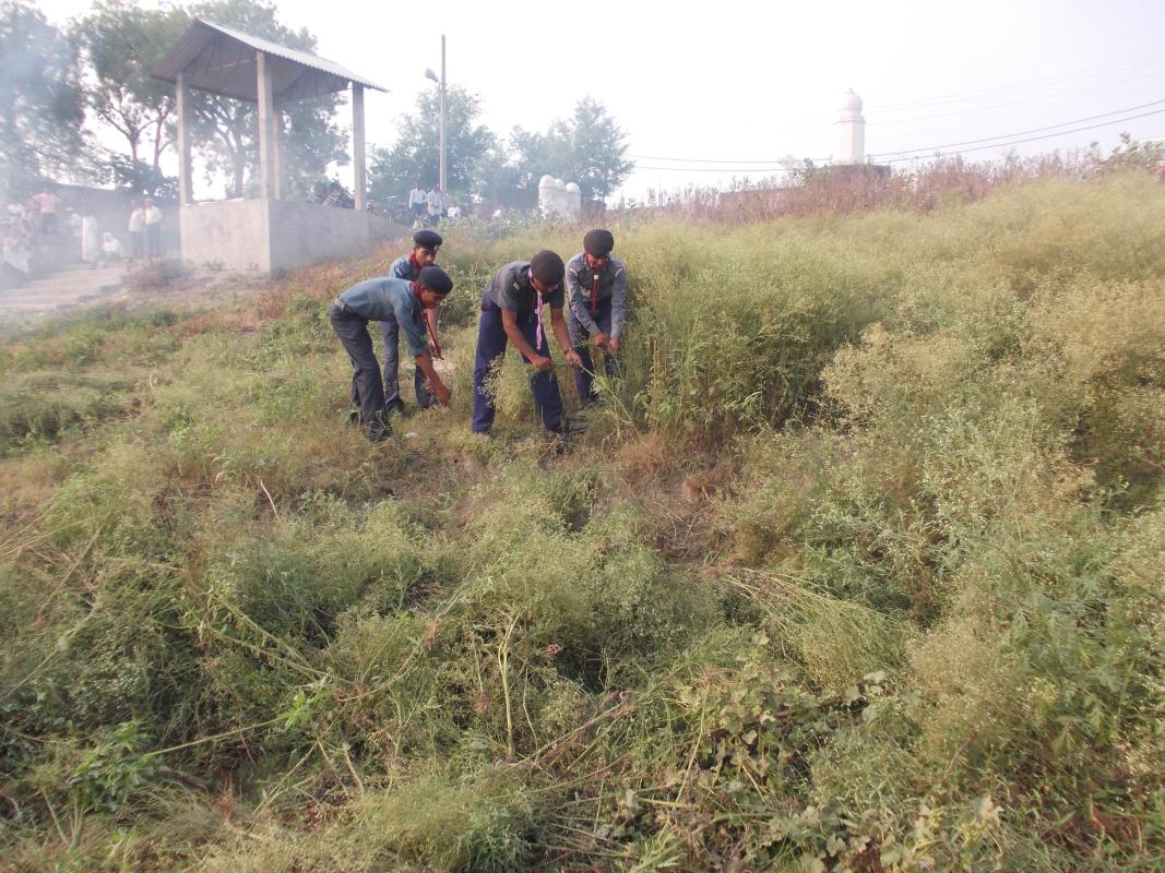 स्वच्छ भारत अभियान के दौरान तमसा नदी बचाओ अभियान