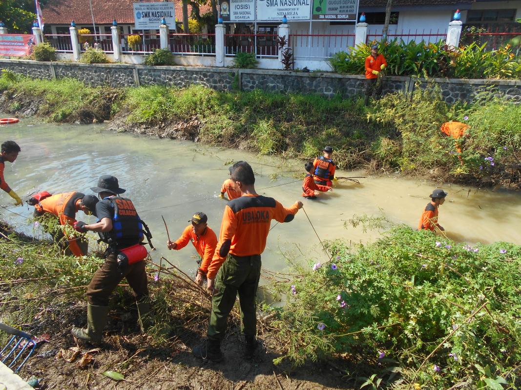 Aksi Pramuka Peduli Bersih Sungai Citayem