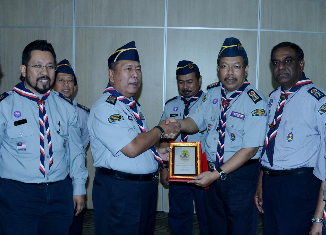 Cenderamata daripada Persekutuan Pengakap Macau