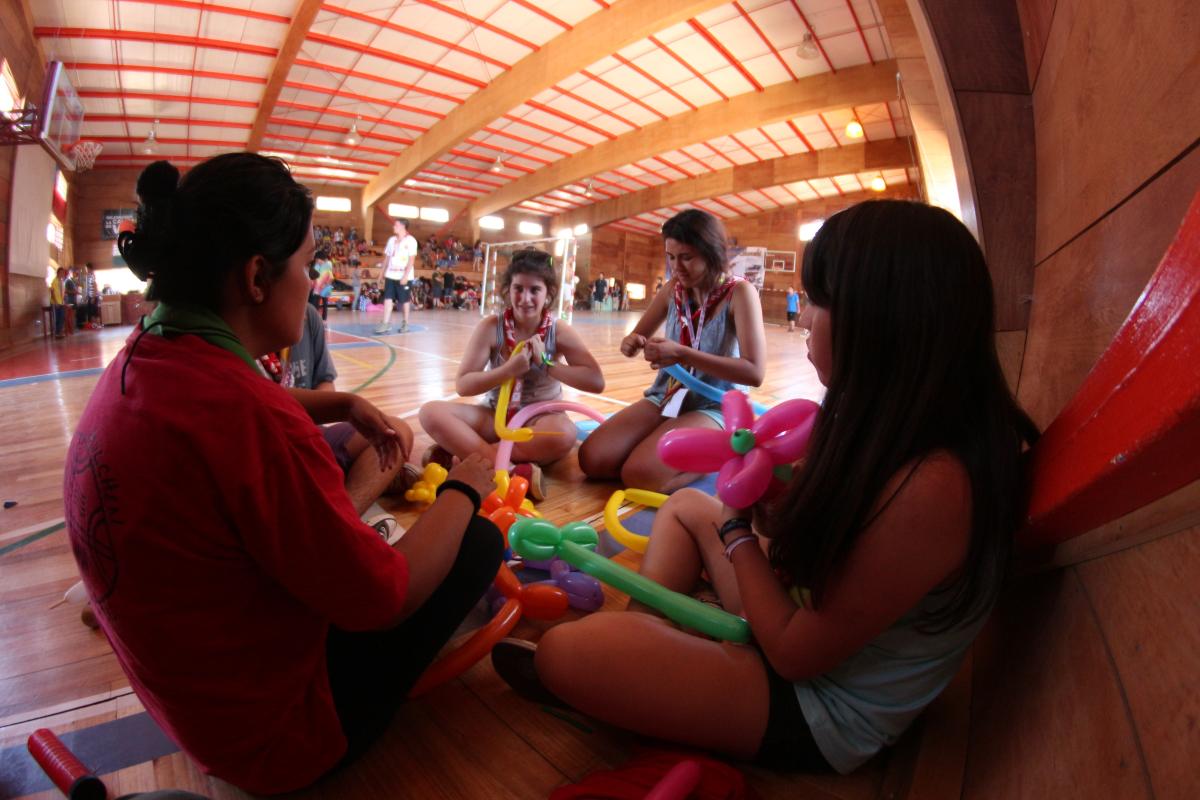 Escuelas de verano: Talleres para jóvenes no scouts y participantes de la comunidad en temas de interés social.