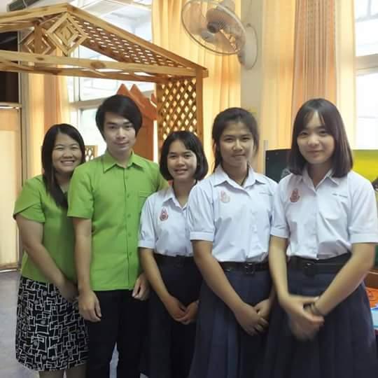 นำเสนอโครงงานคอมพิวเตอร์เนื่องจากวันประเมินติดตามโรงเรียนหนึ่งอำเภอหนึ่งโรงเรียนในฝัน
