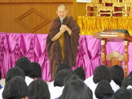 ร่วมรณรงค์การสวมหมวกนิรภัย