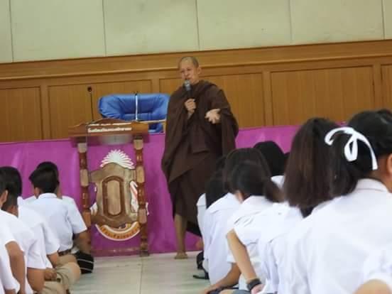 อบรบการขับขี่โดยใส่หมวกนิรภัย