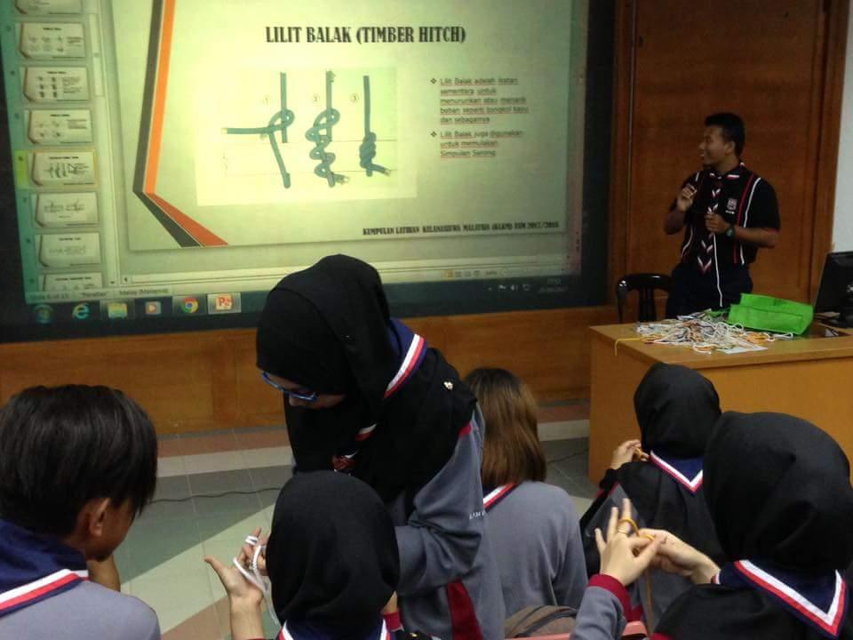 Latihan Ikatan Asas Perkhemahan