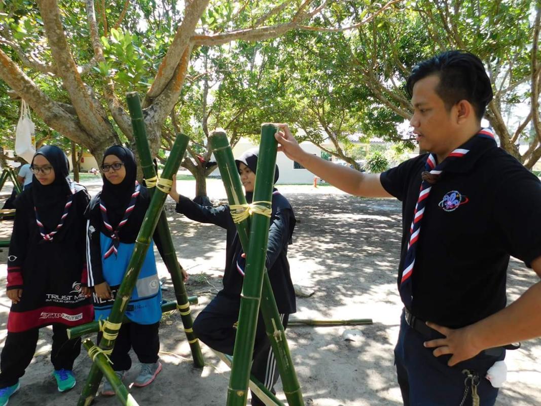 MEMAHIRKAN DIRI DENGAN TALI TEMALI