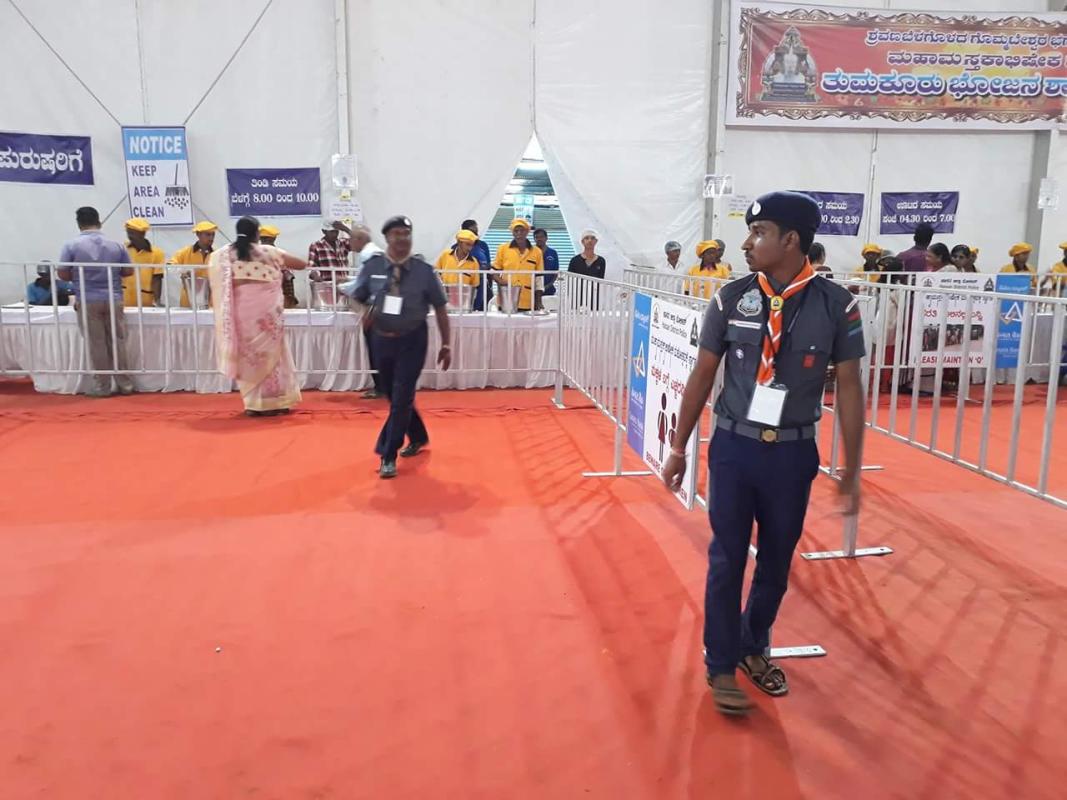 Service render at bhojanalay during Bahubali Swamy mahamastakabhisheka 2018