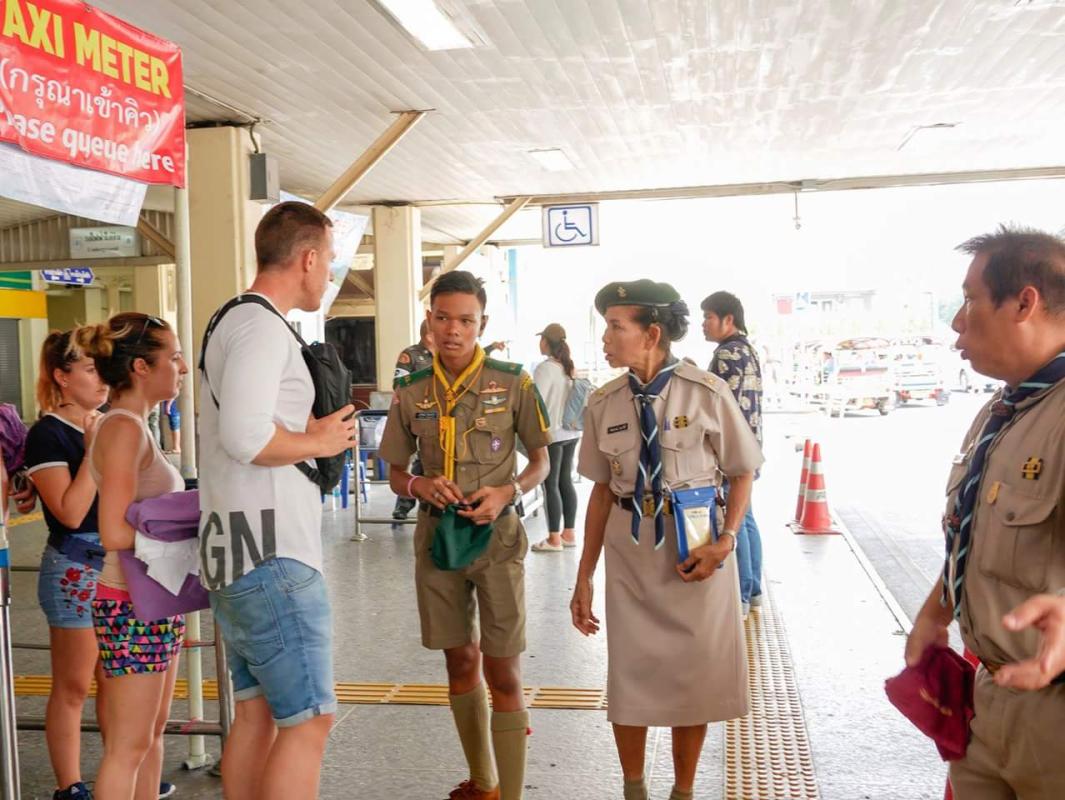 ช่วยงานจราจร สถานีรถไฟหัวลำโพง 