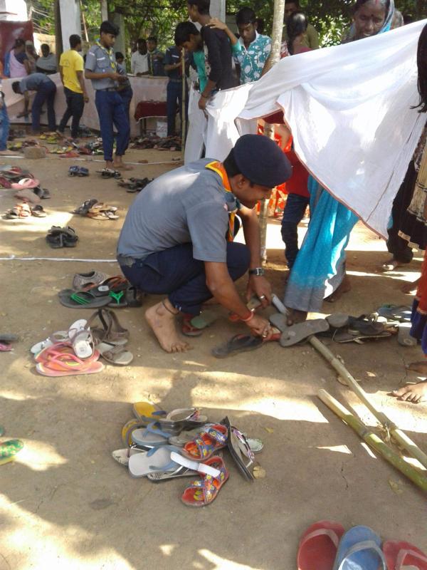 FREE SHOES STAND SERVICE