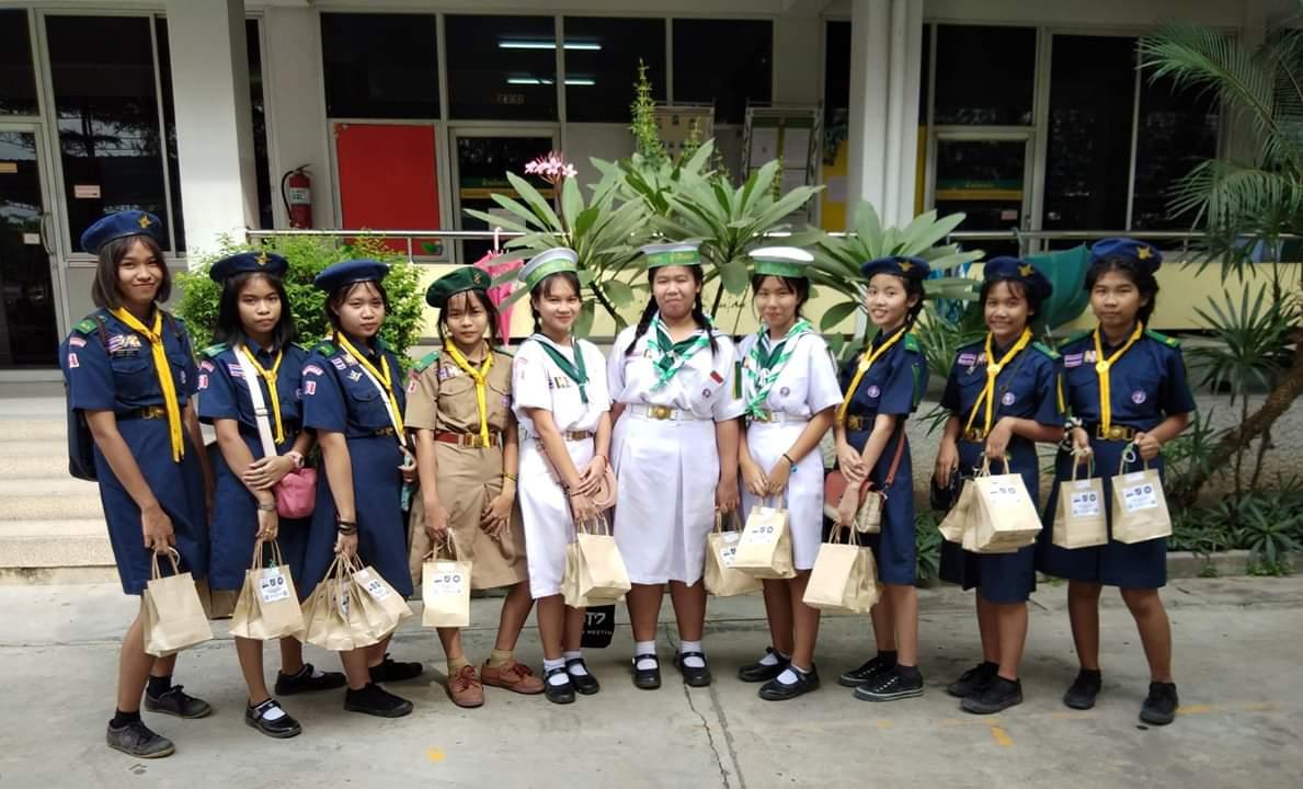 ชาวยกันหาเงินมาช่วยผู้ประสบภัยที่อินโอนีเซีย.