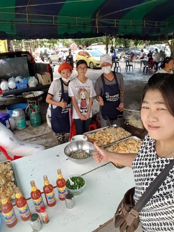ทำโรงทานแจกหอยทอด