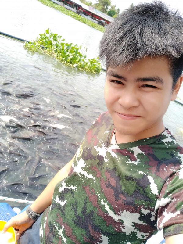 ให้อาหารปลา