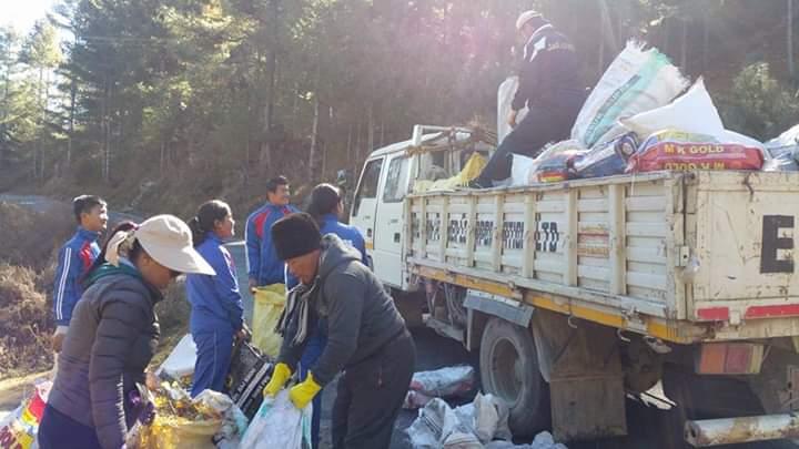 Trash cleaning 