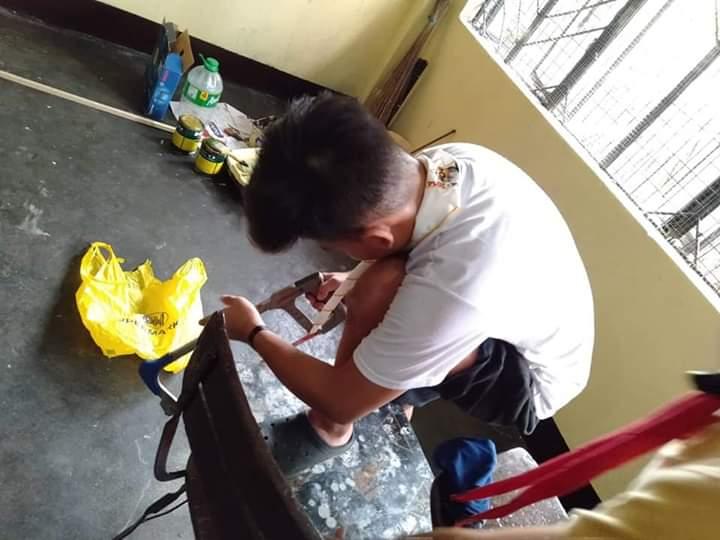 Pakikiisa ng caloocan high school senior scout sa brigada eskwela(repairing of rooms)